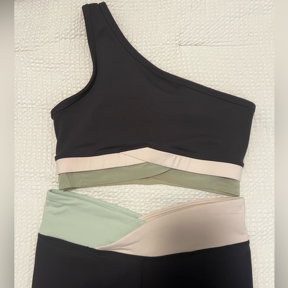 Fabletics Asymmetrical Workout Set - Picture 2 of 5